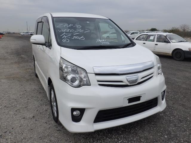 Toyota noah 2013