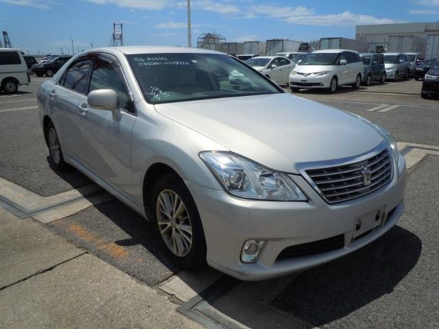 Toyota crown 2011