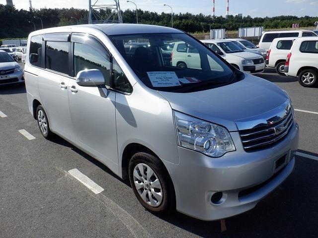 Toyota noah 2013