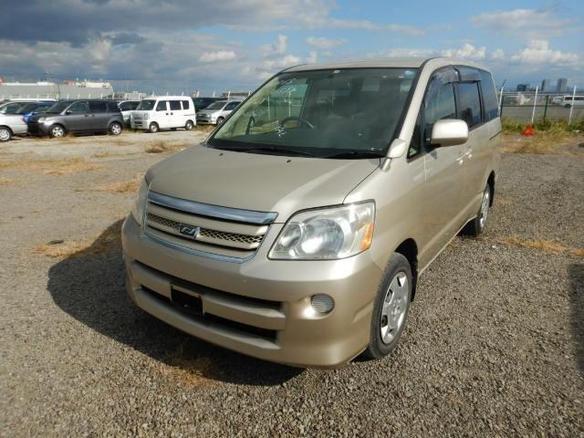 4788 Japan Used Toyota Noah 2005 Wagon | Royal Trading