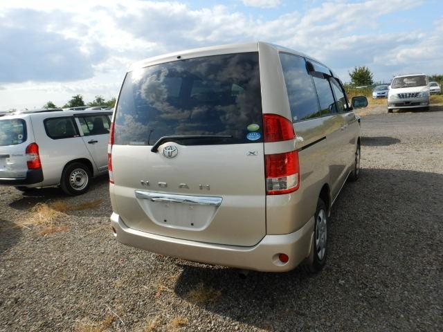 4788 Japan Used Toyota Noah 2005 Wagon | Royal Trading