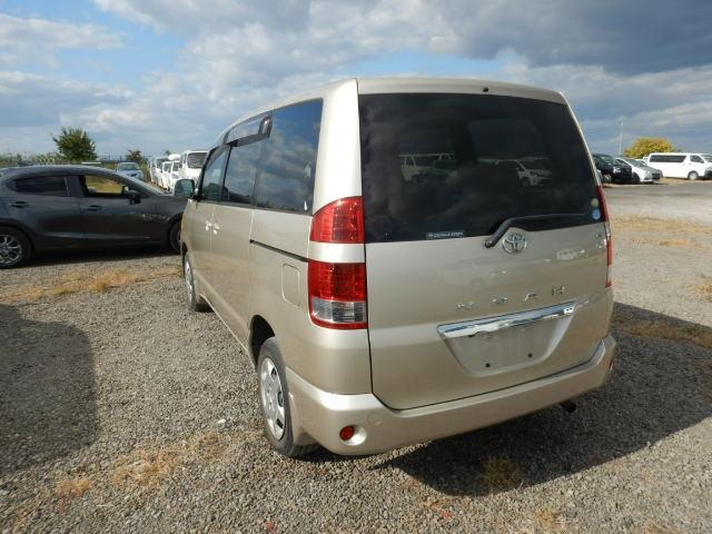 4788 Japan Used Toyota Noah 2005 Wagon | Royal Trading