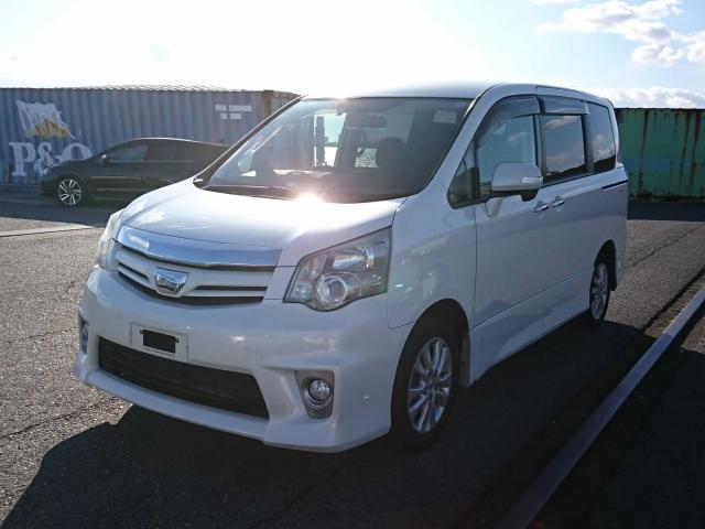 Toyota noah 2012