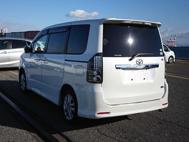 Toyota noah 2012