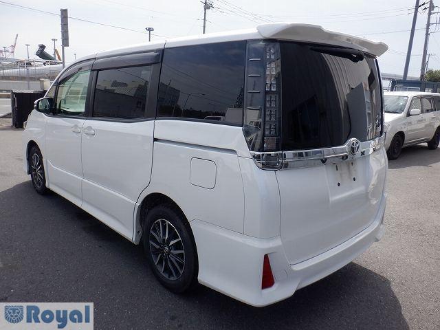 75241 Japan Used Toyota Voxy 2014 Minivan | Royal Trading