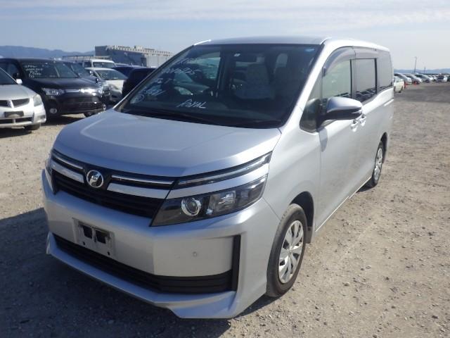 2231 Japan Used Toyota Voxy 2014 Van | Royal Trading